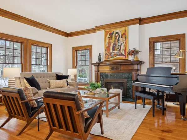 1912 Irving Ave S, Minneapolis, MN 55403