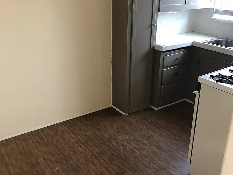 940 Pacific Ave — Photo 5