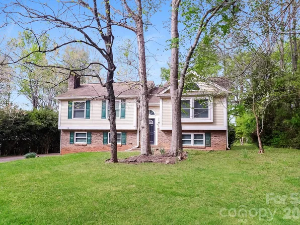 9111 Touchstone Ln, Charlotte, NC 28227