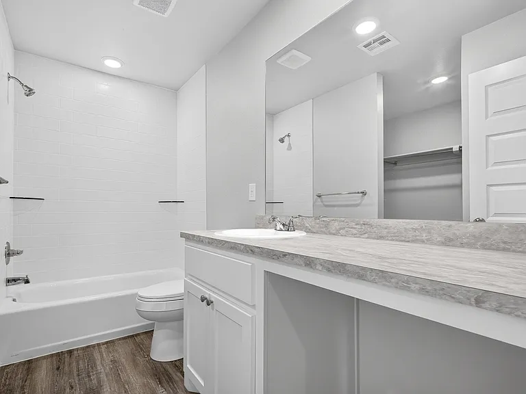 9608 Stallion Dr — Photo 8