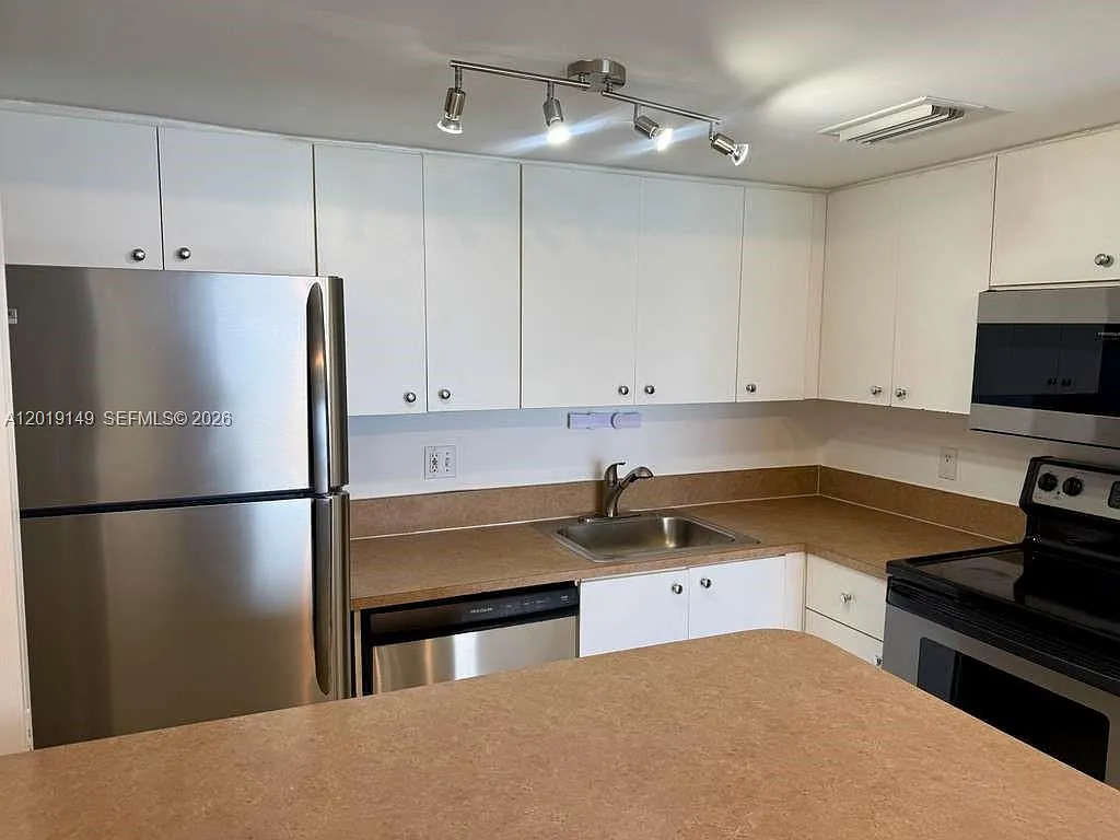 Building Photo - 770 Claughton Island Dr #706