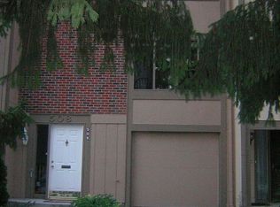 508 N Woodfield Trl, Roselle, IL 60172