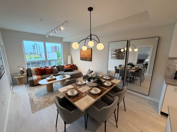 110 E 17th St #403, North Vancouver, BC V7M 1V4
