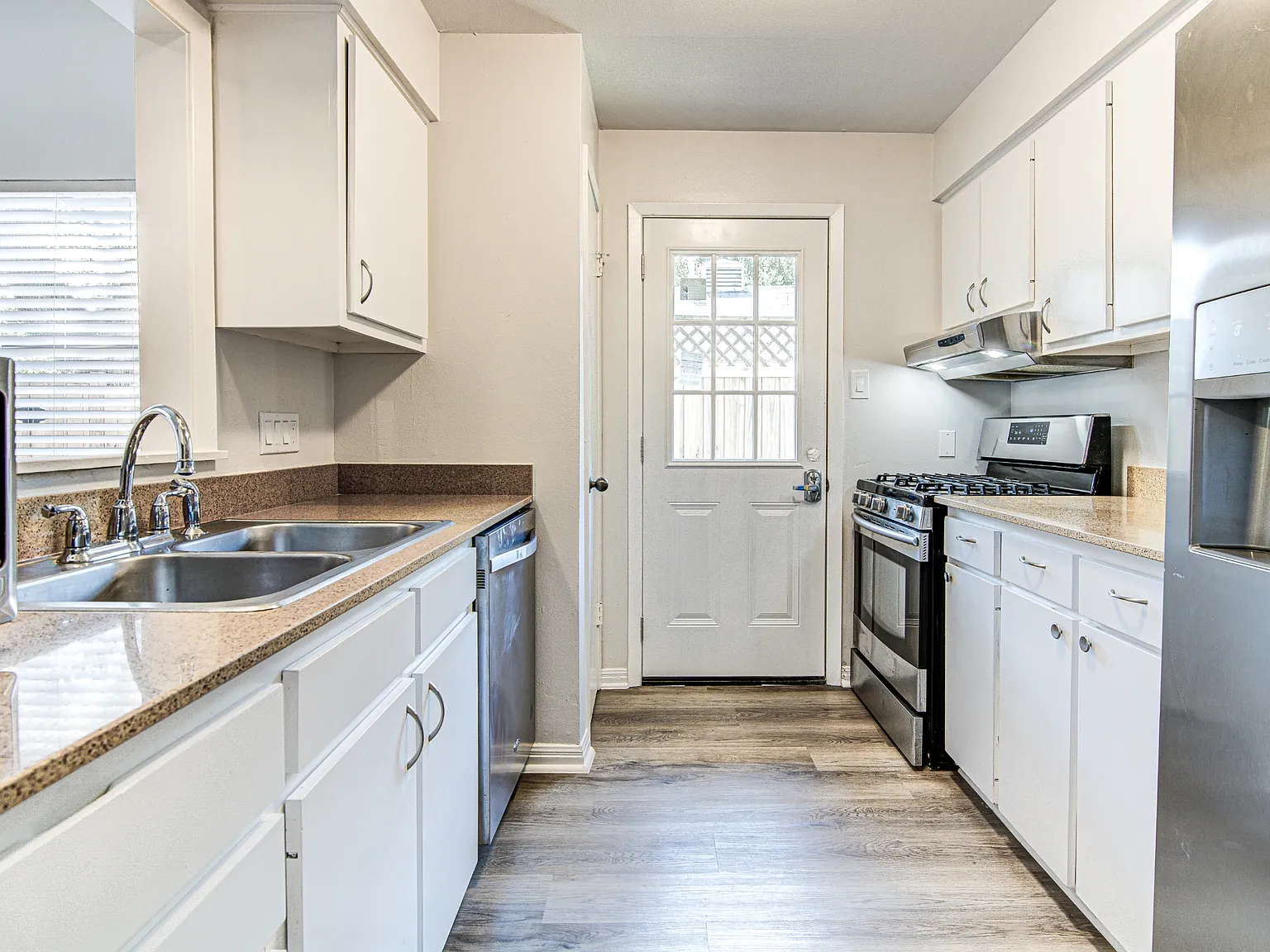 311 W Mary St — Photo 4