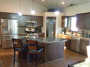 4001 New Rockford Pl, Bismarck, ND 58503