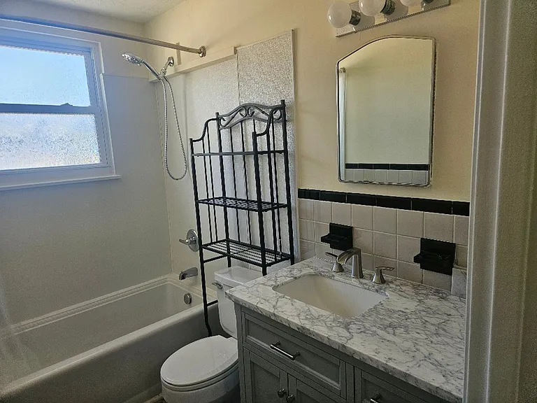 913 Old Edgefield Rd — Photo 8