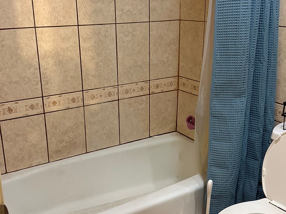 2nd image of 1307 N Pearl Ave