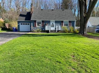 42 Raymond Rd, Penfield, NY 14526