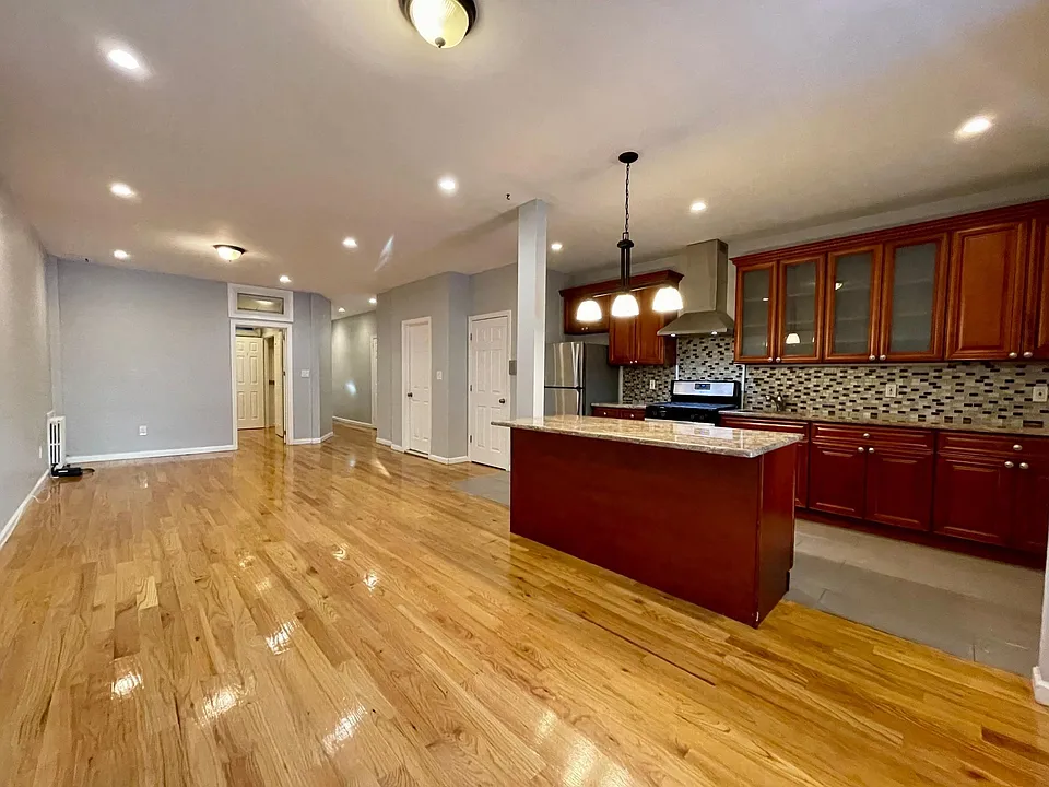 Living room kitchen.