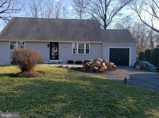 6994 Headley Ct, Levittown, PA 19057