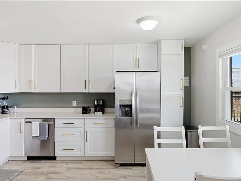 3811 Pretty Lake Ave #B — Photo 6