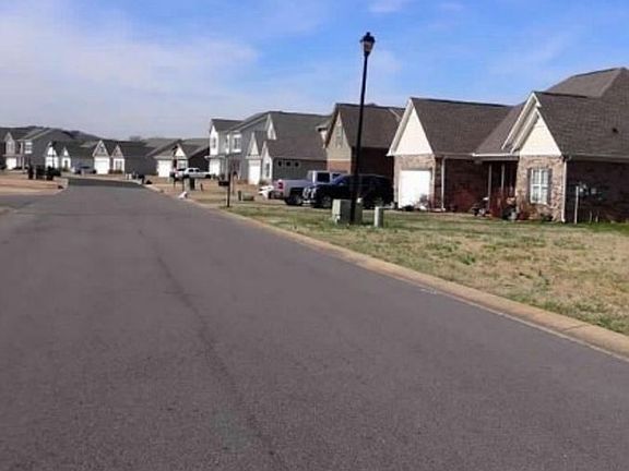 Exterior Neighborhood (street photo)