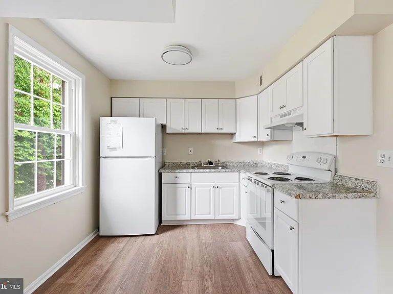 3927 Pennsylvania Ave SE #201 — Photo 3
