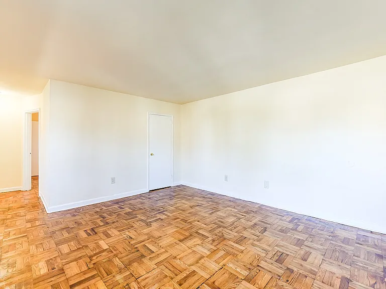 Richman Apartments — Photo 13
