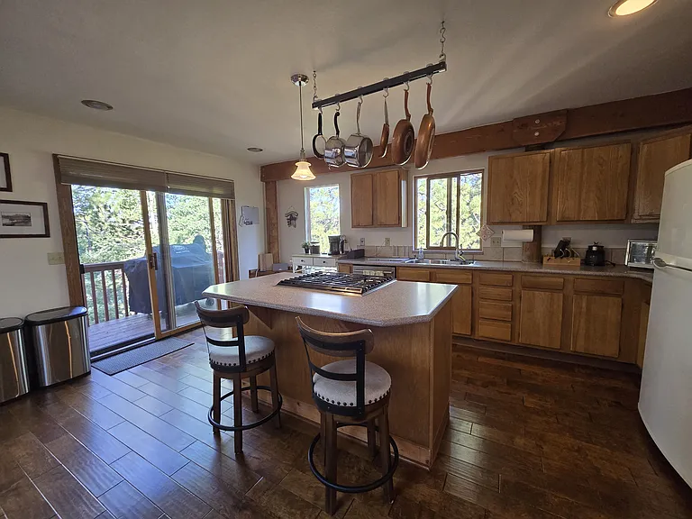 1060 Kings Crown Rd — Photo 7