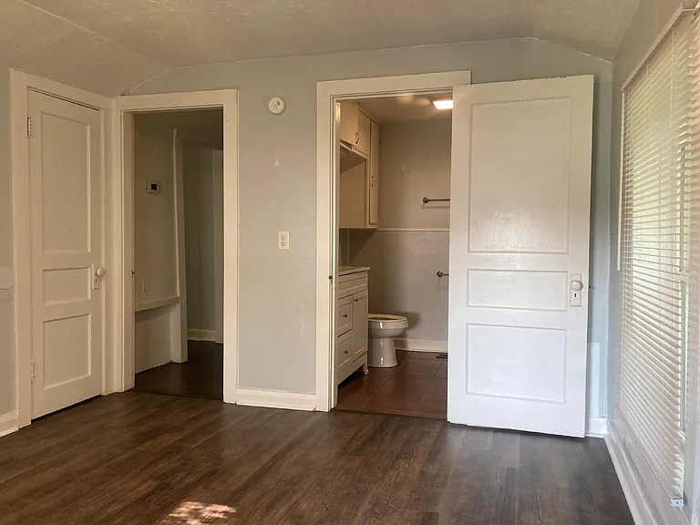 606 Morton St — Photo 10