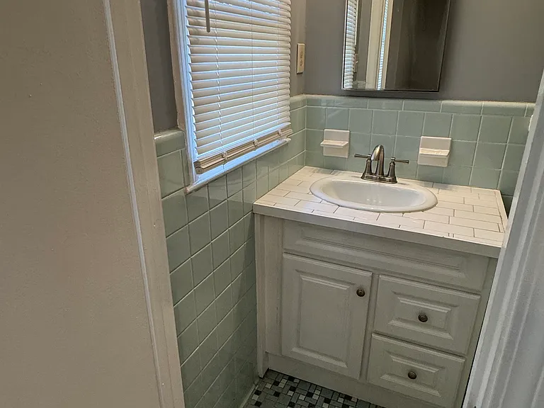 312 Upton Rd — Photo 10