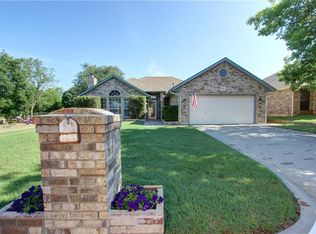 9905 Hunters Run, Midwest City, OK 73130