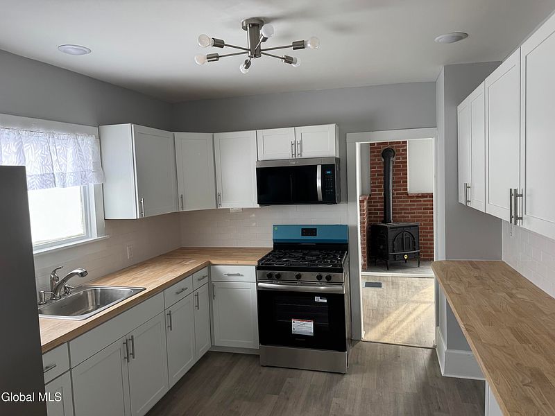 3rd image of 108 Old Peck Hill Road