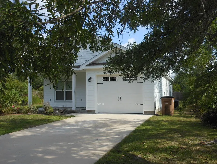 Building Photo - 120 Crane Dr