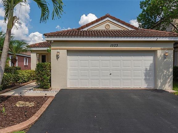 2nd image of 1523 Presidio Drive
