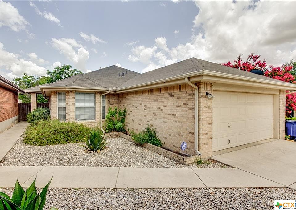 1st image of 980 Woodrow Cir