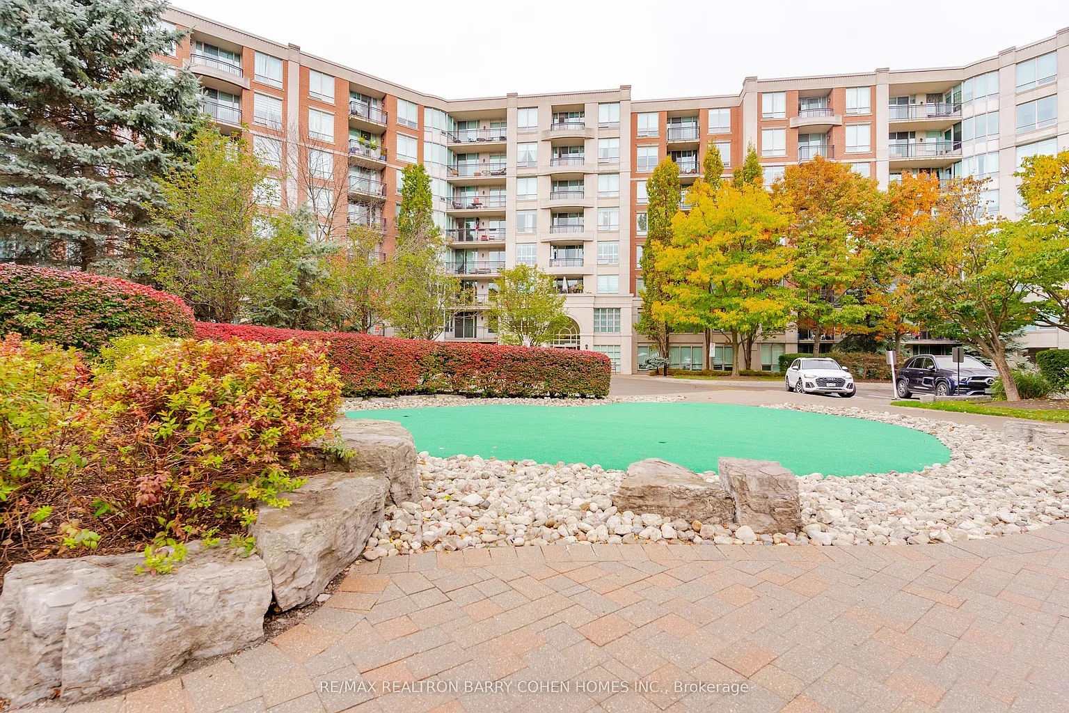 28 William Carson Cres #815 photo 1