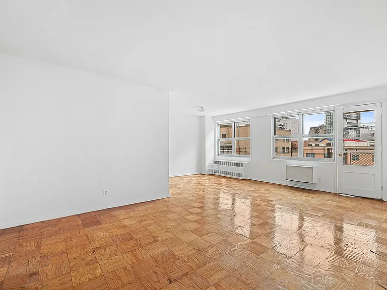 42-49 Colden St #7Z — Photo 2