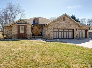 4736 E Blackthorne Ln, Springfield, MO 65809