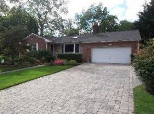 6 Lenox Rd, Farmingdale, NY 11735