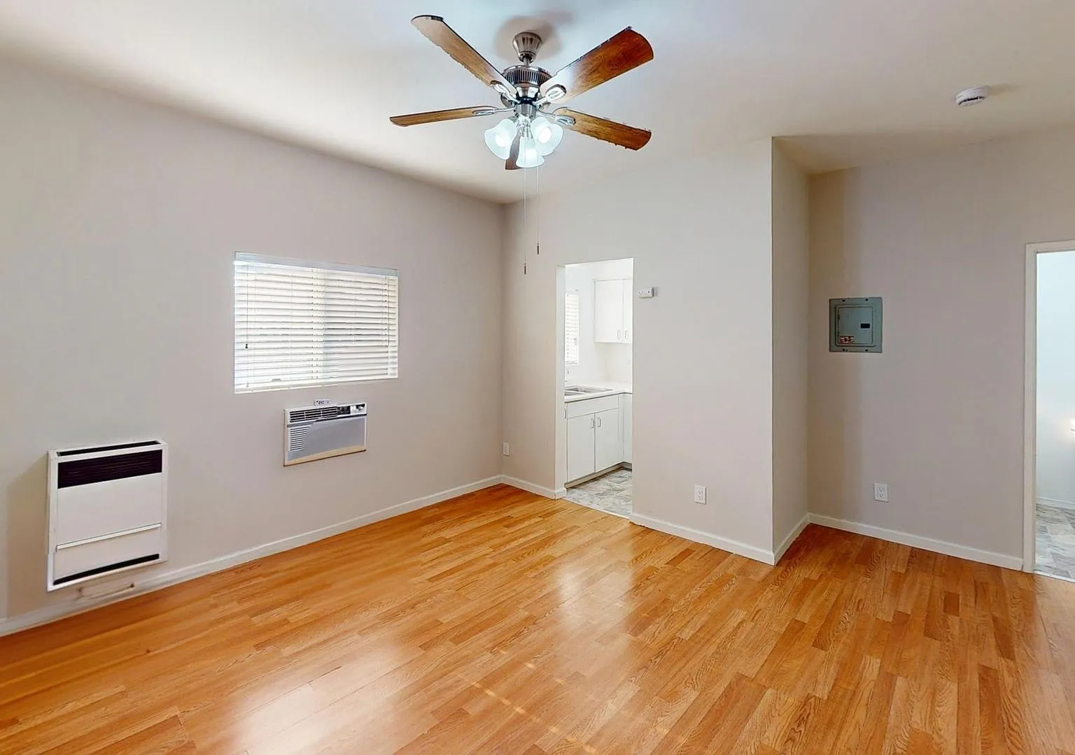 COR - 733 S. Coronado St — Photo 2