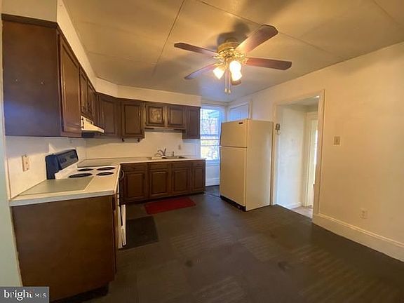 3rd image of 131 S 5th St APT C