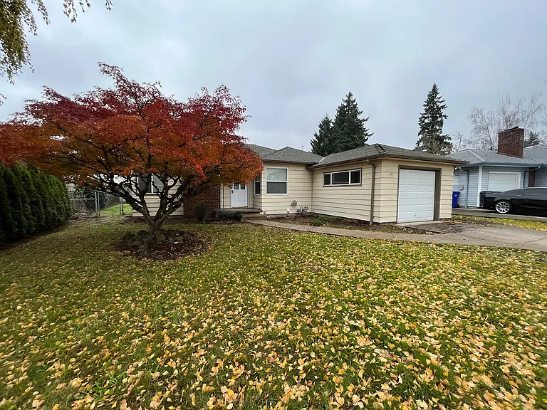 1650 Manor Dr — Photo 2
