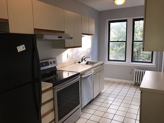 4th image of 141 Englewood Ave APT 37