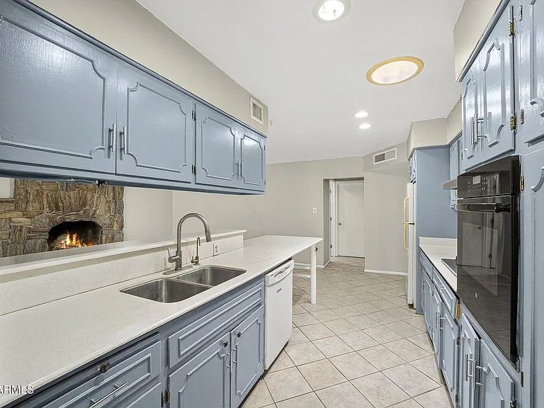 1137 E Bishop Dr — Photo 6