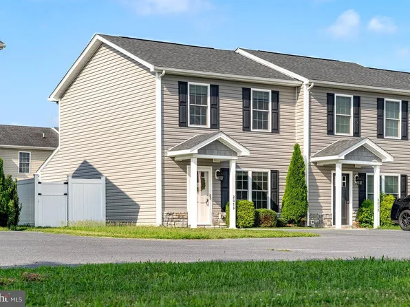 207 15th St #A, Grottoes, VA 24441