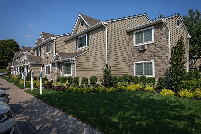 Fairfield Townhouses At Holtsville — Photo 26