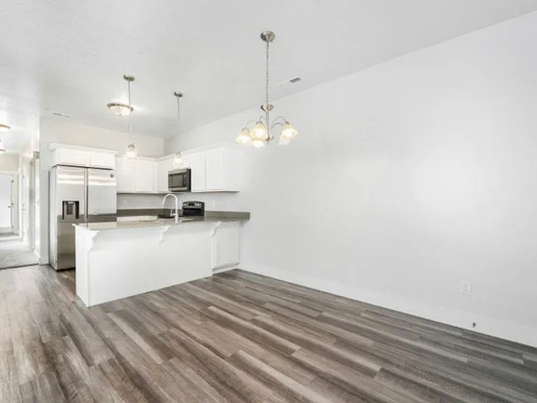 467 N 360 W #N202 — Photo 3