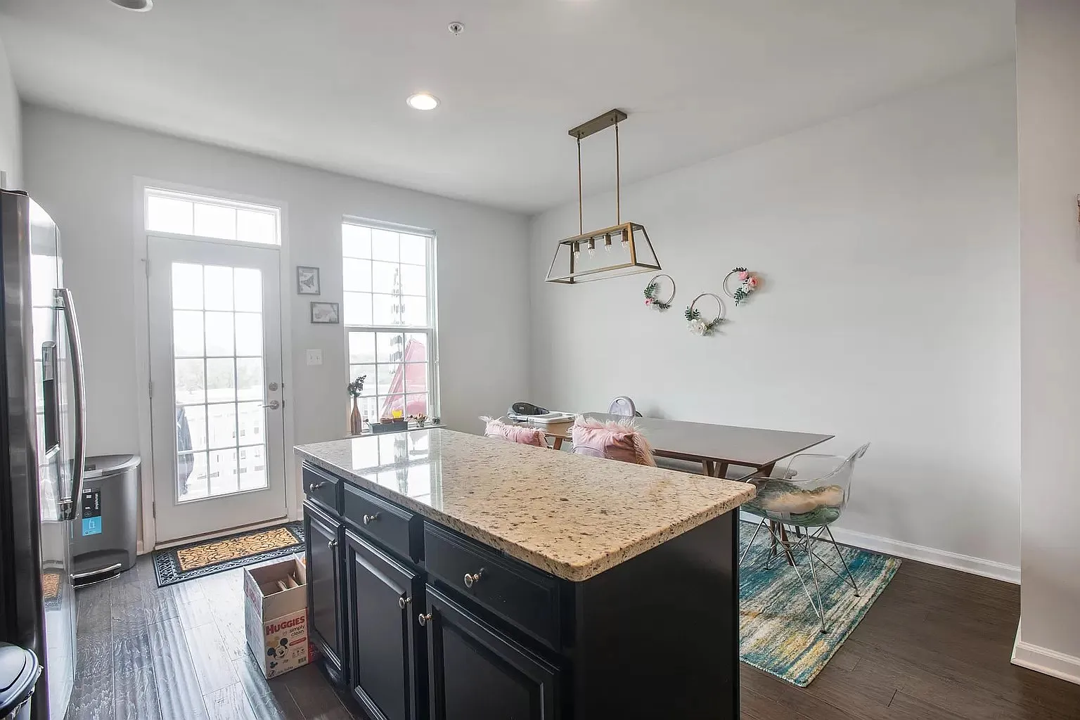 3 bed, 3.5 bath, 1640 sqft, $3,100 — Photo 4
