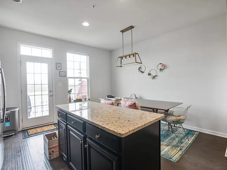 1117 Trenton Pl SE — Photo 4