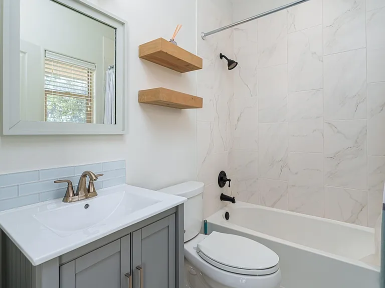 225 Knox St — Photo 20