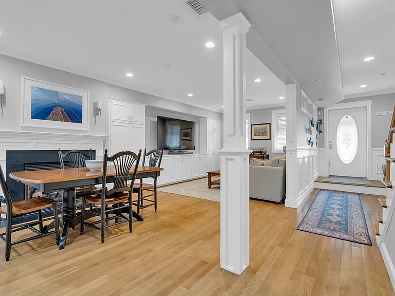 26 Yarmouth St #1 — Photo 3