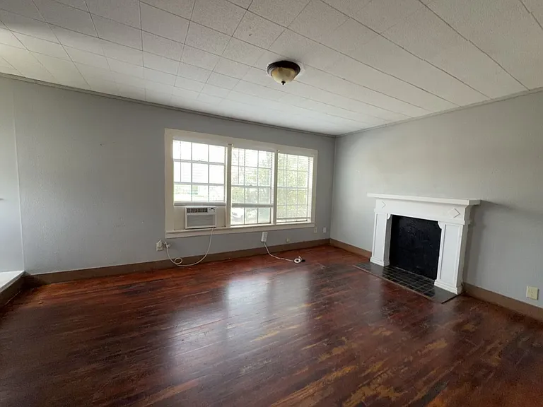 1552 Lombardy St — Photo 5