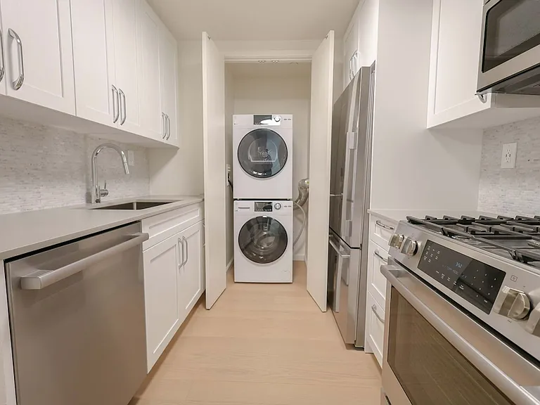 180 W 20th St #5F — Photo 6