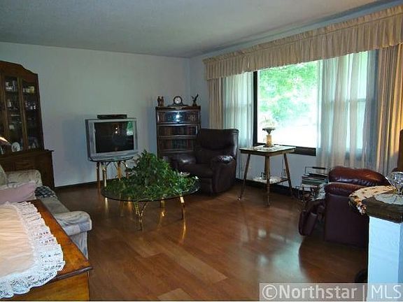 3rd image of 1622 Woodland Dr