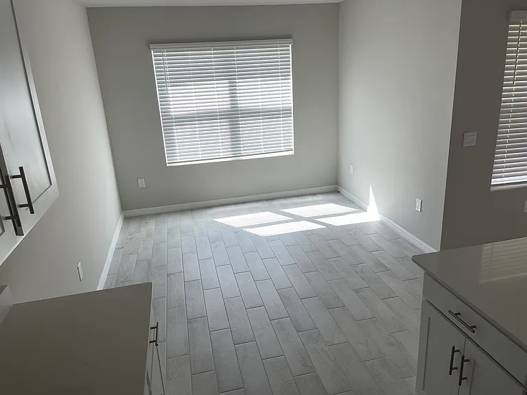 455 Londrina Dr — Photo 8