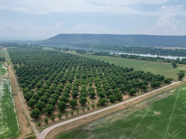 (undisclosed Address), Morrilton, AR 72110