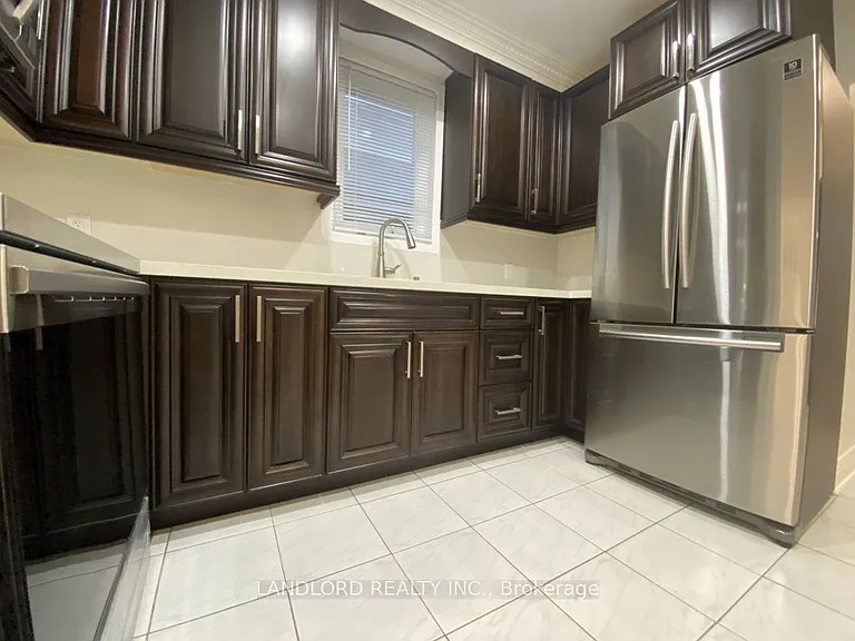 92 Holwood Ave #MAIN — Photo 4