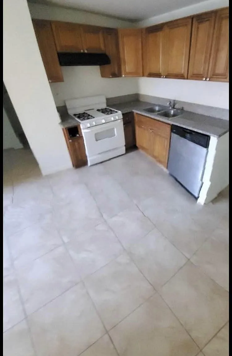 2 bed, 650 sqft, $1,595 — Photo 3