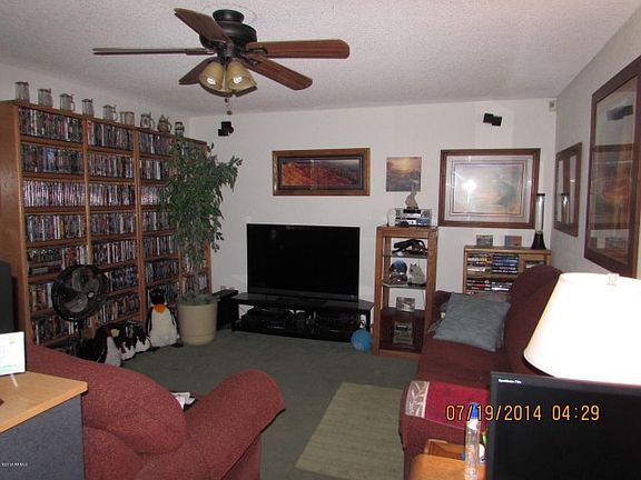 3rd image of 1027 E Glencove St